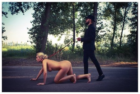 Голая прогулка бдсм публично