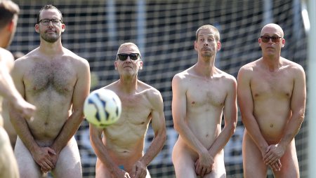 Голые футболисты мужчины