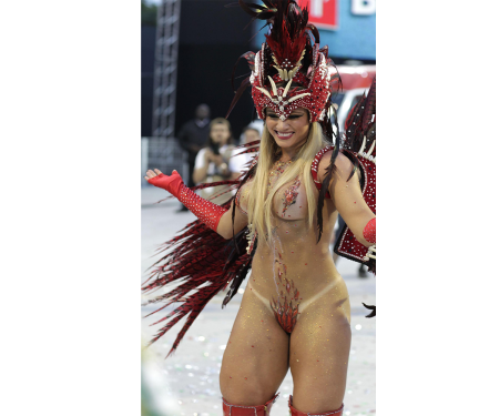 Голая блогерша карнавал