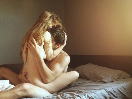 Обнимашки парня и девушки ню