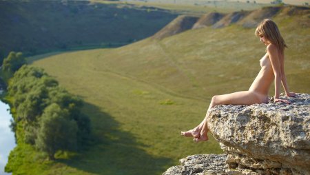 Эротическая фотосессия на природе