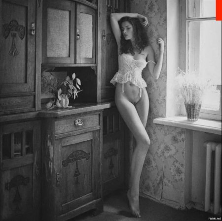 Девушки ню в стиле ретро