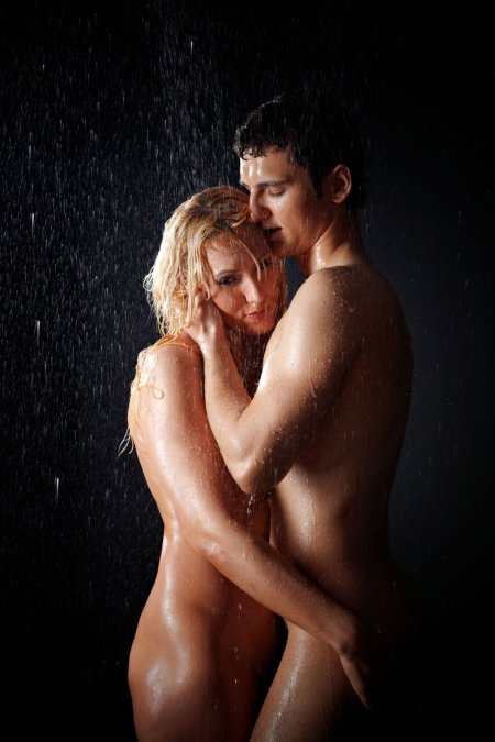 Эротическая фотосессия пары