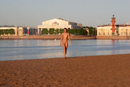 Голышом у Петропавловки