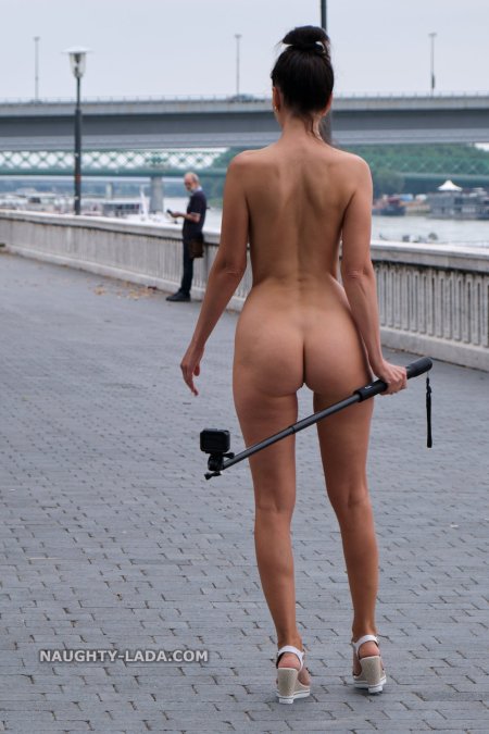 Эксгибиционистка NAUGHTYLADA