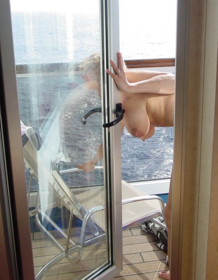 Голая на балконе подсмотренное