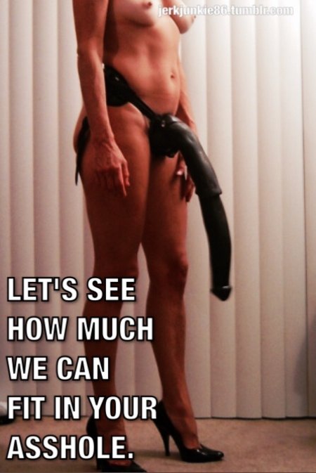 Девушка огромный страпон