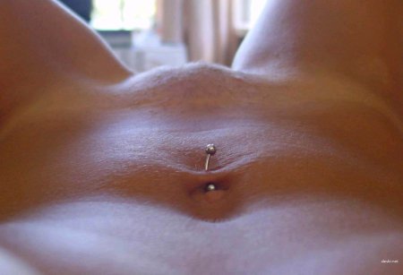 Девушки фотографируют свой лобок