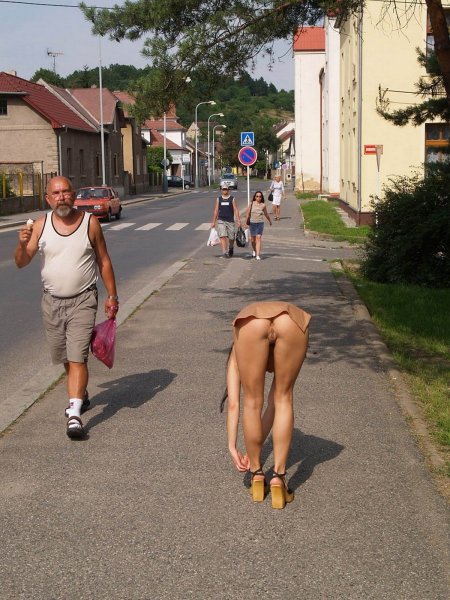 Голые бабы на улицах города