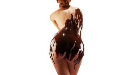 Голые страстные девки в шоколаде