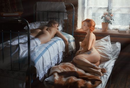 Голые девушки утром