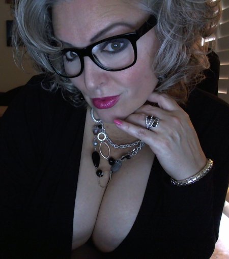 Эротические дамы в возрасте в очках