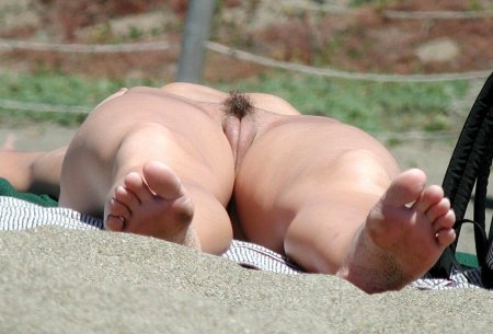 Подглядывание за голыми женщинами на пляже