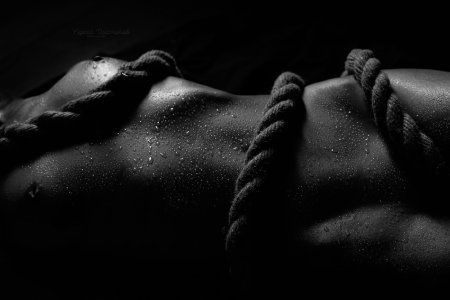 Ню черно белое маленькая грудь