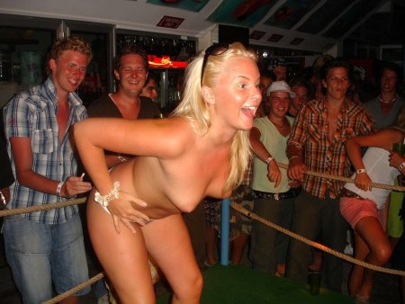 Голые женщины на корпоративных вечеринках