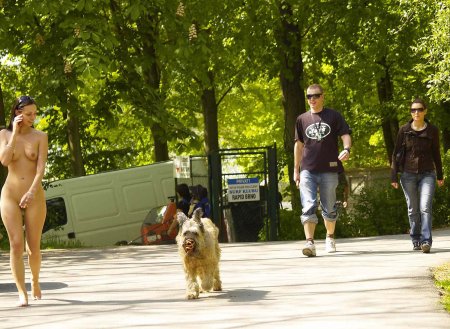 Прогулка голышом по улице