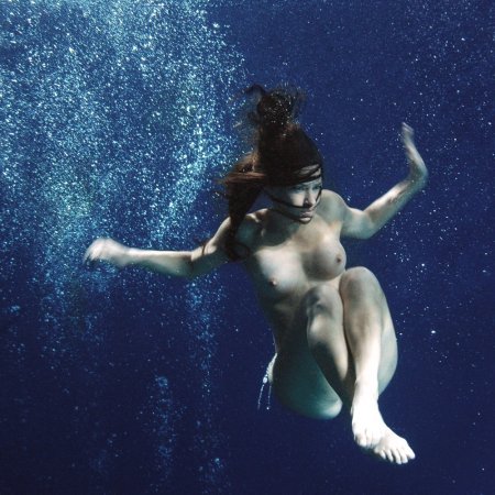 Boobs Under Water