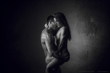 Красивые голые мужчины и женщины