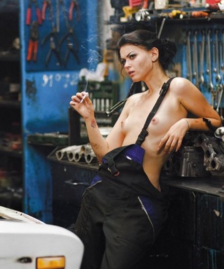 Эротичные девушки на заводе