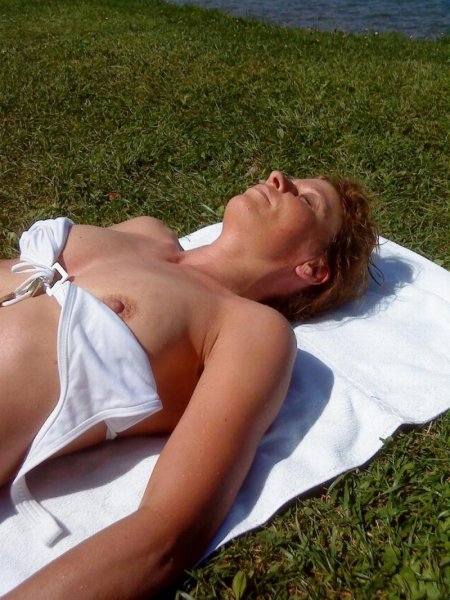 Девушка засветила сиськи