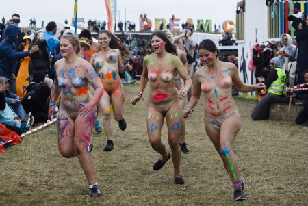 Голые девки на Roskilde naked Run Festival