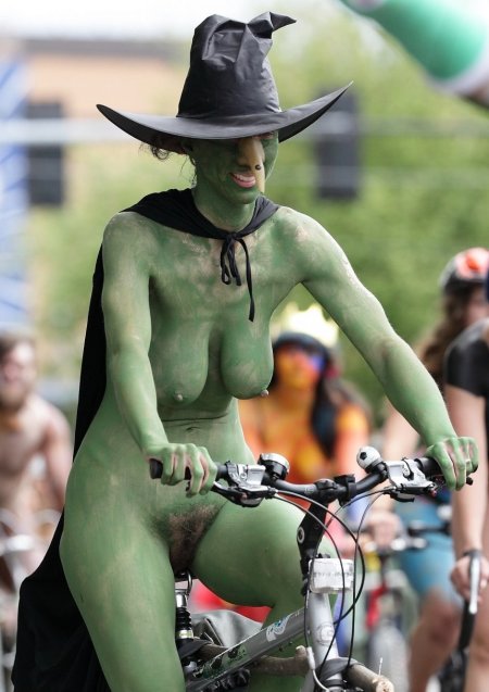 Прикольные голые девки