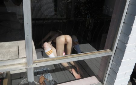 Девушки без трусов на балконе