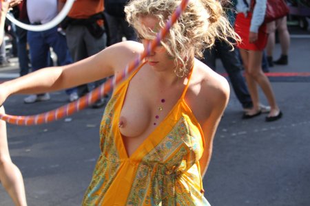 Случайные голые женщины