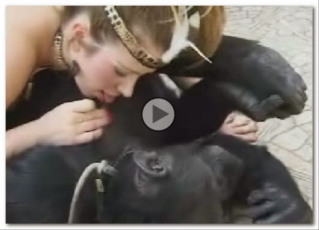 Женский трах с обезьяной