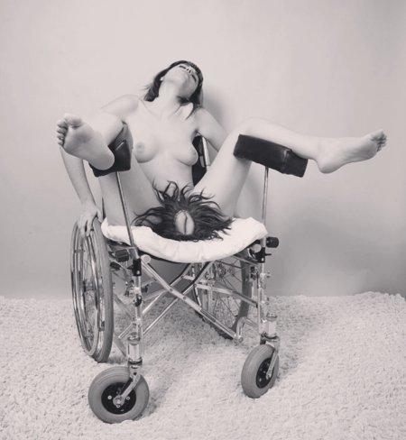 Необычные голые женщины инвалиды