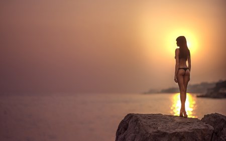 Эротическая фотосессия на закате