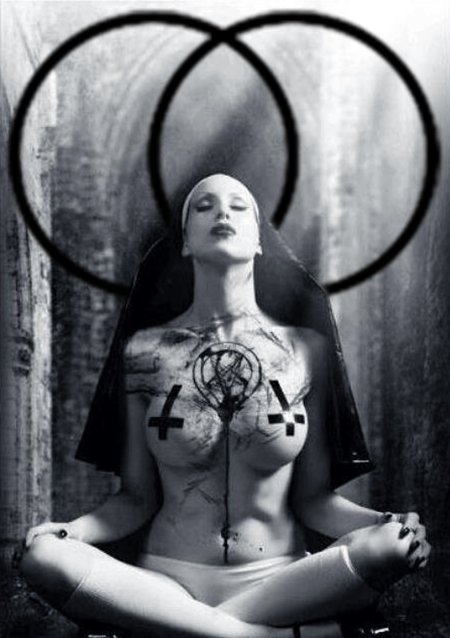 Ню фотосессия в стиле сатанистов