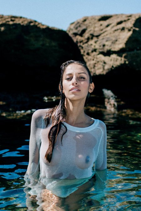 Мокрые девушки без одежды