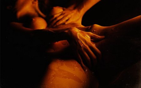 Красивые девушки ню в темноте