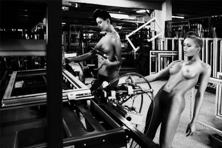 Голая фотосессия на заводе