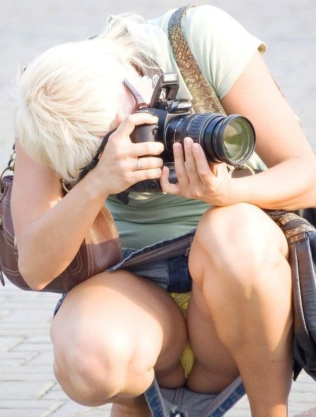 Девушка фотограф засветила