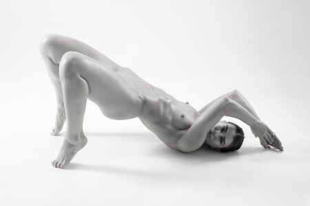 Лаура Драсбек ню голая