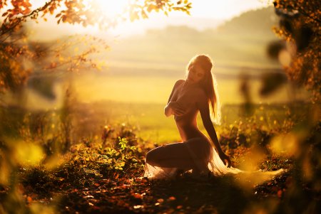 Рассвет и девушка нагая