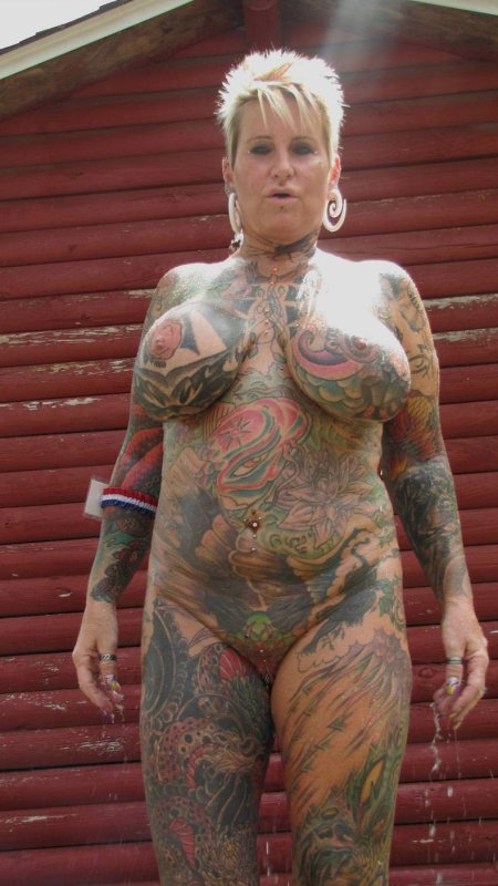 Самая татуированная голая женщина