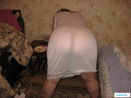 Теща в ночнушке без трусов