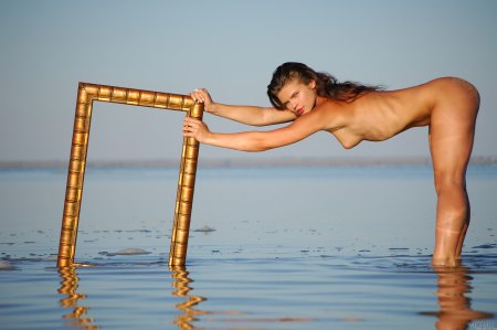 Гола девушки