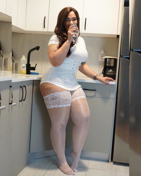 Толстожопая домохозяйка