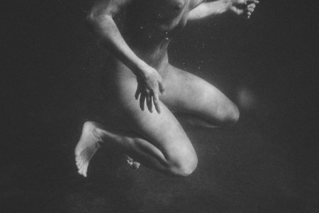 Девушка под водой