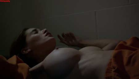 Хейли Этвелл голая в фильме