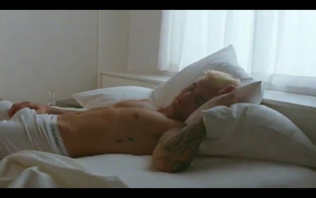 Джастин Бибер в трусах Кельвин Кляйн