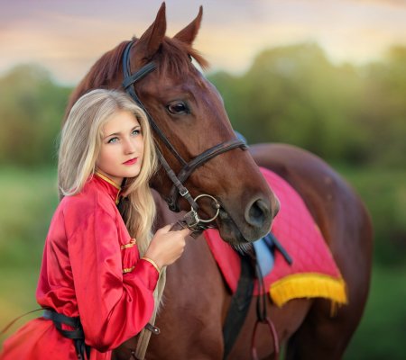 Девушка на коне