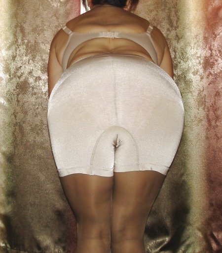 Бабы в прозрачных панталонах