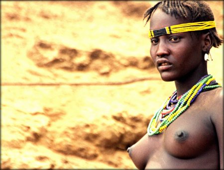 Племя Мурси женщины голые
