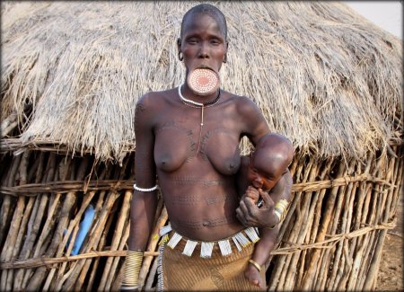 Племя Мурси женщины голые