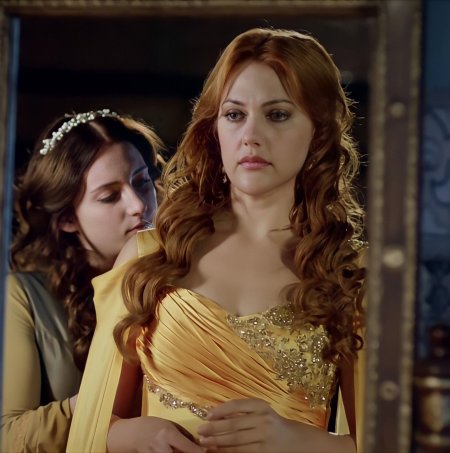 Хюррем Султан в желтом платье